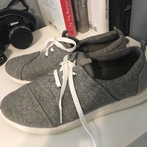 Grey Toms
